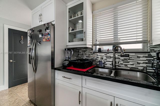 901 NW 22nd Pl, Miami, FL 33125