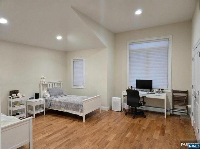 227B 5th B, Palisades Park, NJ 07650