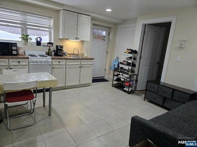 227B 5th B, Palisades Park, NJ 07650