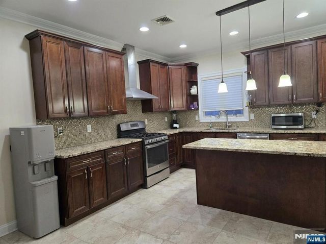 227B 5th B, Palisades Park, NJ 07650