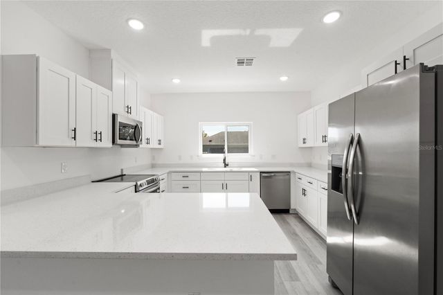 820 E DESOTO STREET, Clermont, FL 34711