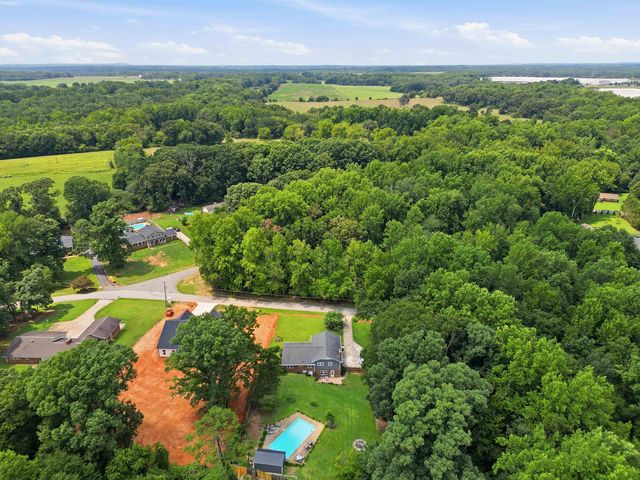 329 Peach Valley Drive, Spartanburg, SC 29303