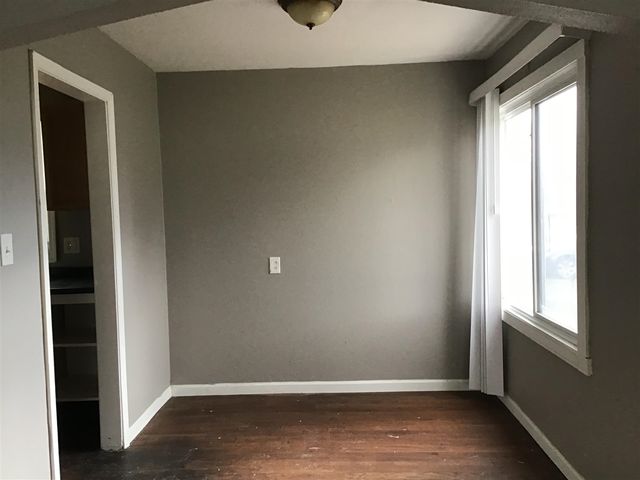 19453 Roscommon Street, Harper Woods, MI 48225