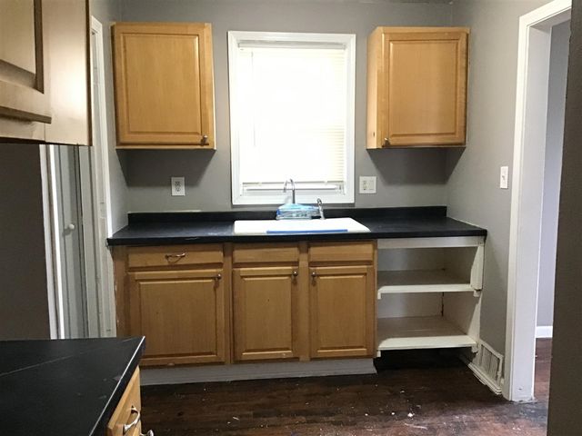 19453 Roscommon Street, Harper Woods, MI 48225