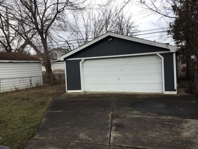 19453 Roscommon Street, Harper Woods, MI 48225