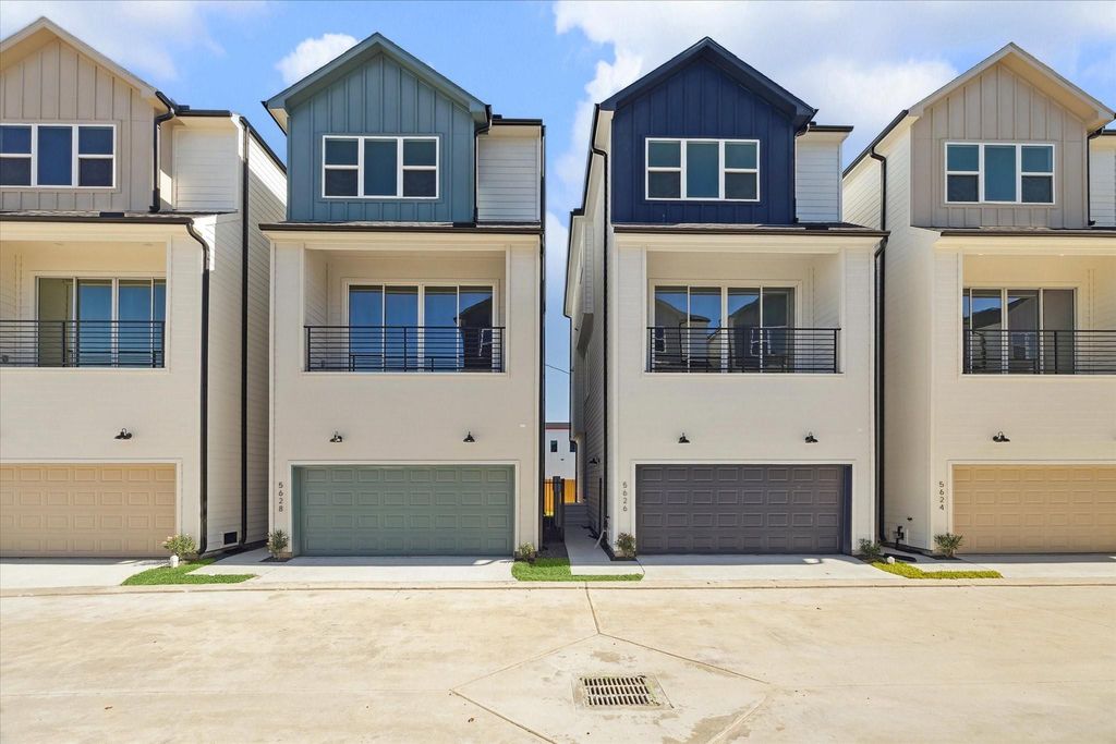 5605 Camino Encantado Drive, Houston, TX 77091