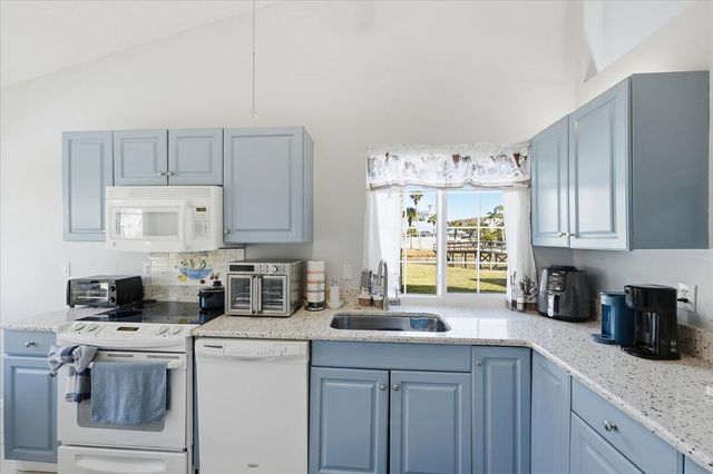 1827 Aynsley Way 5, Vero Beach, FL 32966