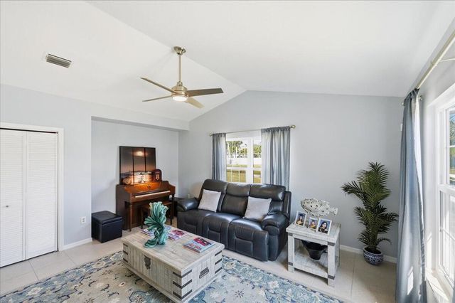 1827 Aynsley Way 5, Vero Beach, FL 32966