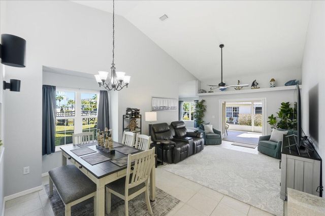 1827 Aynsley Way 5, Vero Beach, FL 32966