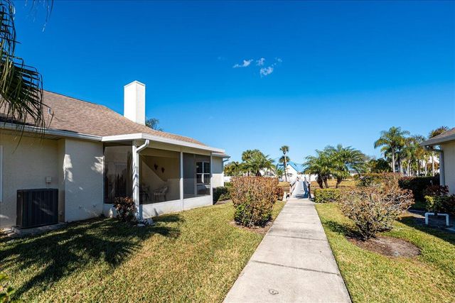 1827 Aynsley Way 5, Vero Beach, FL 32966