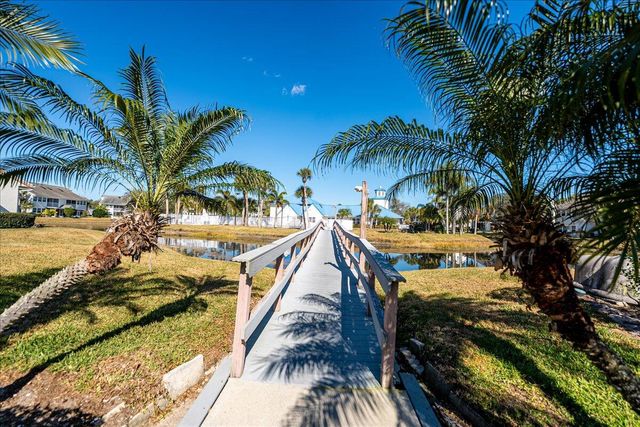 1827 Aynsley Way 5, Vero Beach, FL 32966