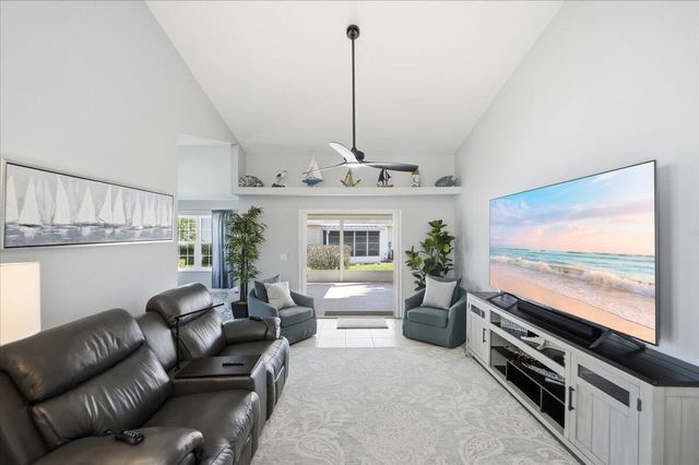 1827 Aynsley Way 5, Vero Beach, FL 32966