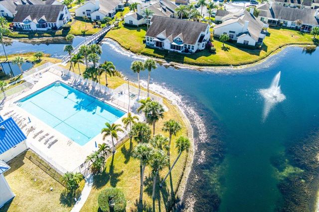 1827 Aynsley Way 5, Vero Beach, FL 32966