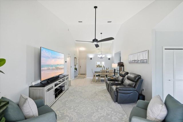 1827 Aynsley Way 5, Vero Beach, FL 32966