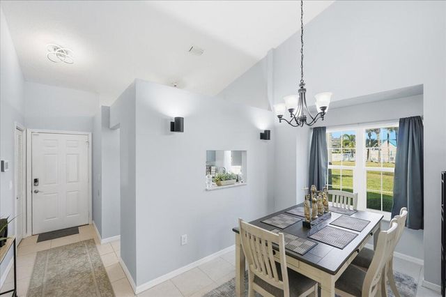 1827 Aynsley Way 5, Vero Beach, FL 32966