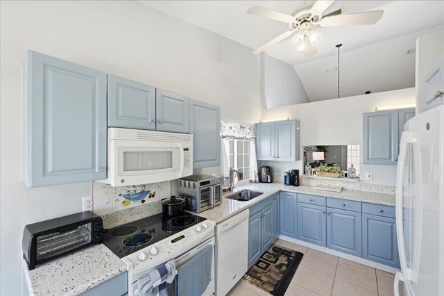 1827 Aynsley Way 5, Vero Beach, FL 32966