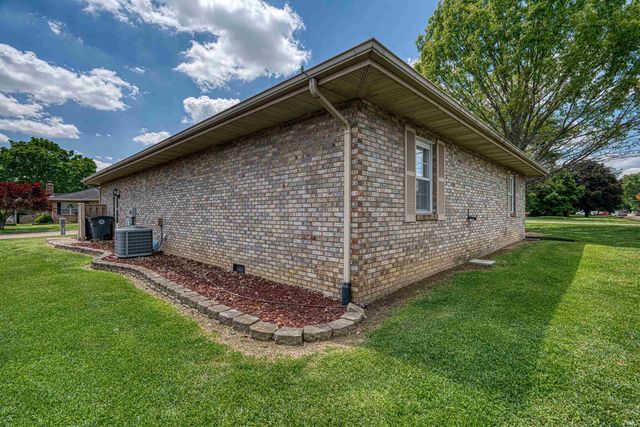 3802 Maxwell Court, Evansville, IN 47715