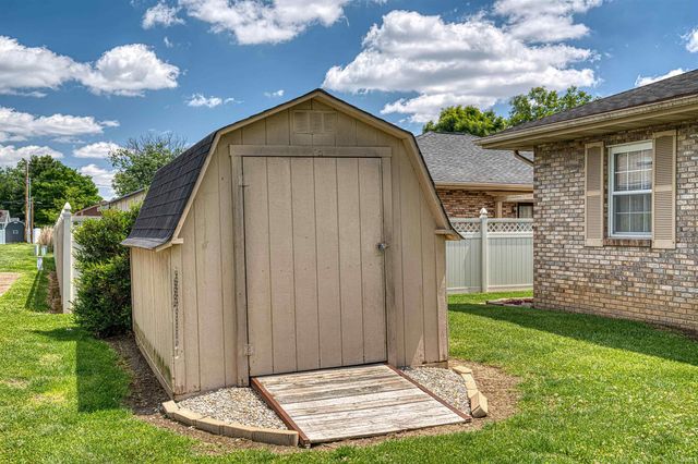 3802 Maxwell Court, Evansville, IN 47715