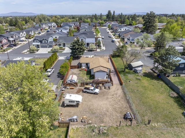 2667 NE Jones Road, Bend, OR 97701