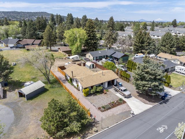 2667 NE Jones Road, Bend, OR 97701