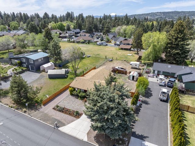 2667 NE Jones Road, Bend, OR 97701