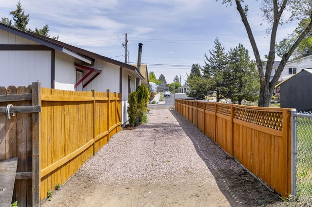 2667 NE Jones Road, Bend, OR 97701