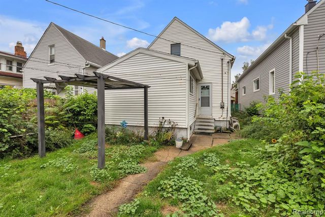 2176 Trowbridge Street, Hamtramck, MI 48212
