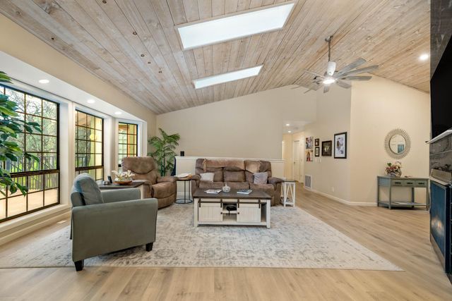 17678 Minnow Way, Penn Valley, CA 95946