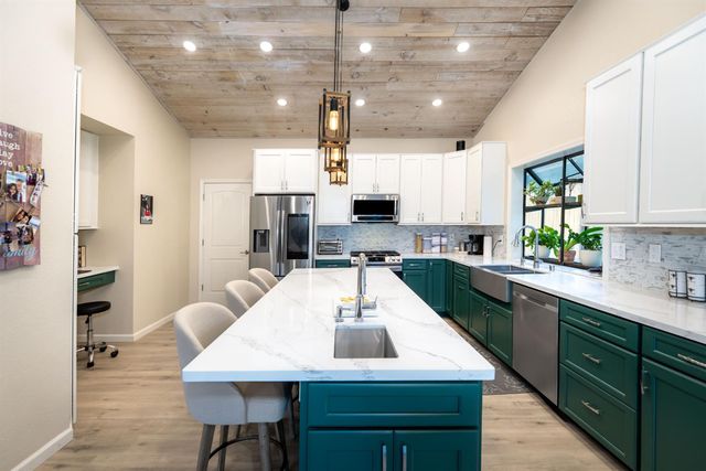 17678 Minnow Way, Penn Valley, CA 95946