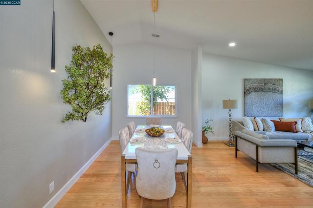 118 Sparrow Dr, Hercules, CA 94547