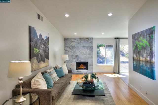 118 Sparrow Dr, Hercules, CA 94547