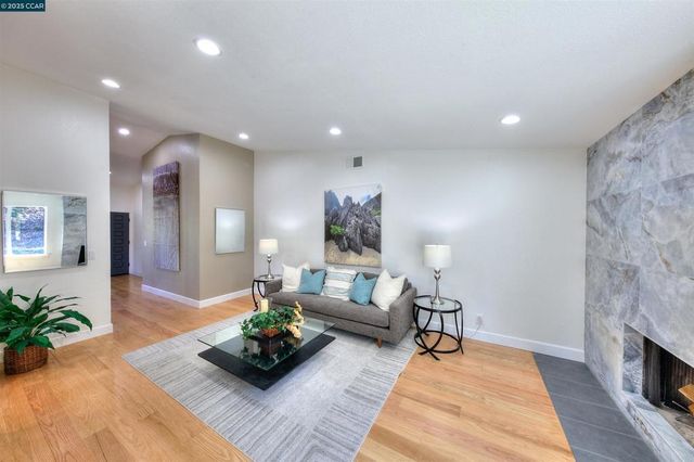 118 Sparrow Dr, Hercules, CA 94547