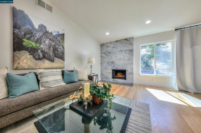118 Sparrow Dr, Hercules, CA 94547