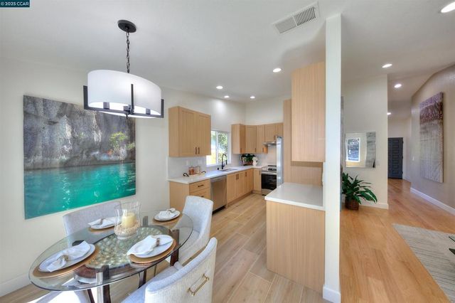 118 Sparrow Dr, Hercules, CA 94547