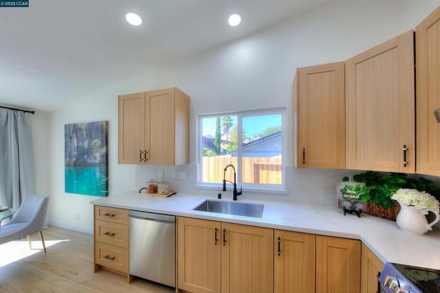 118 Sparrow Dr, Hercules, CA 94547