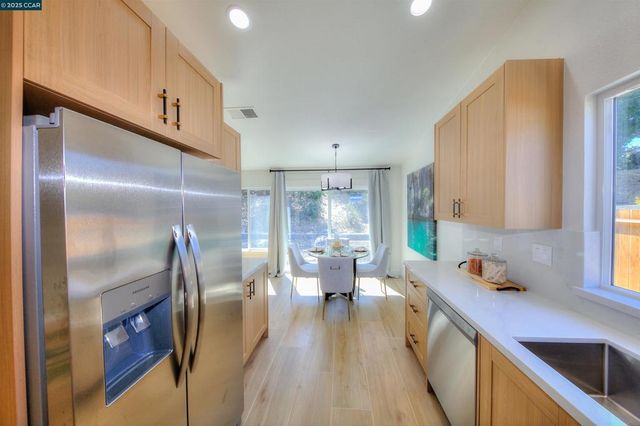118 Sparrow Dr, Hercules, CA 94547
