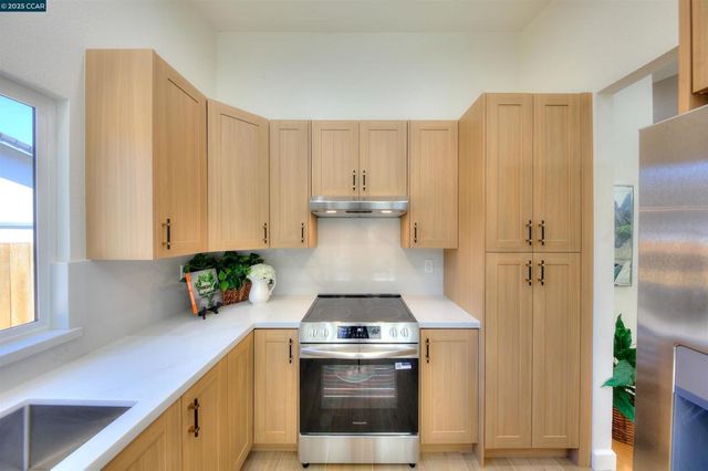 118 Sparrow Dr, Hercules, CA 94547