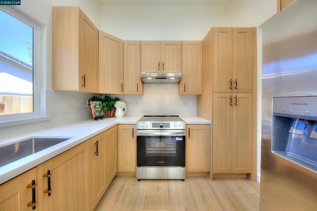 118 Sparrow Dr, Hercules, CA 94547