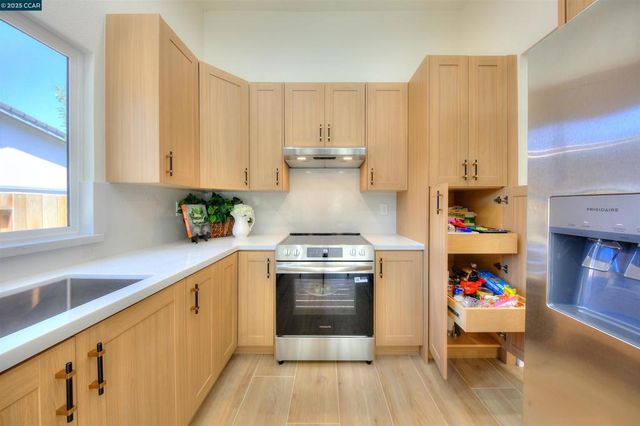 118 Sparrow Dr, Hercules, CA 94547