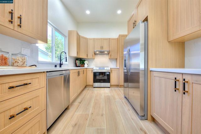 118 Sparrow Dr, Hercules, CA 94547