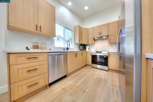 118 Sparrow Dr, Hercules, CA 94547