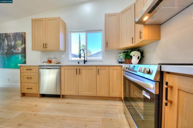 118 Sparrow Dr, Hercules, CA 94547