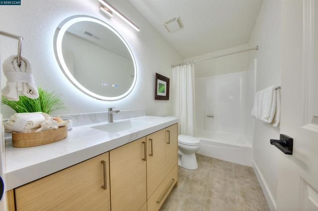 118 Sparrow Dr, Hercules, CA 94547