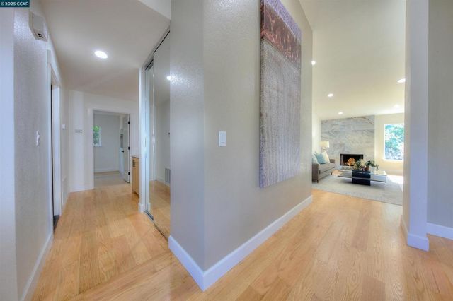 118 Sparrow Dr, Hercules, CA 94547