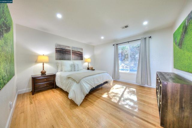 118 Sparrow Dr, Hercules, CA 94547