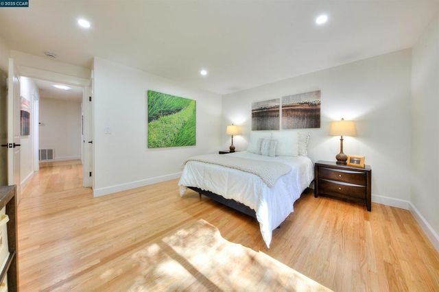 118 Sparrow Dr, Hercules, CA 94547