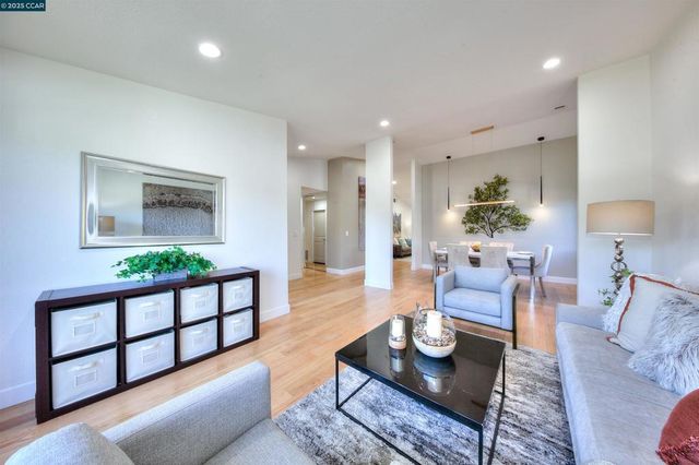 118 Sparrow Dr, Hercules, CA 94547