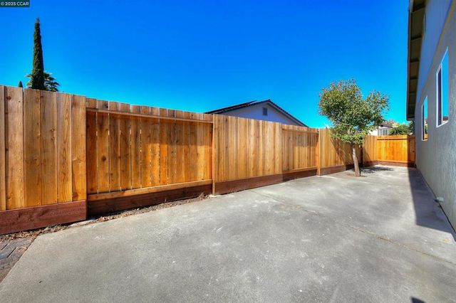 118 Sparrow Dr, Hercules, CA 94547