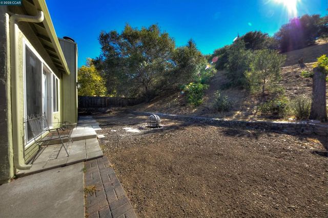118 Sparrow Dr, Hercules, CA 94547