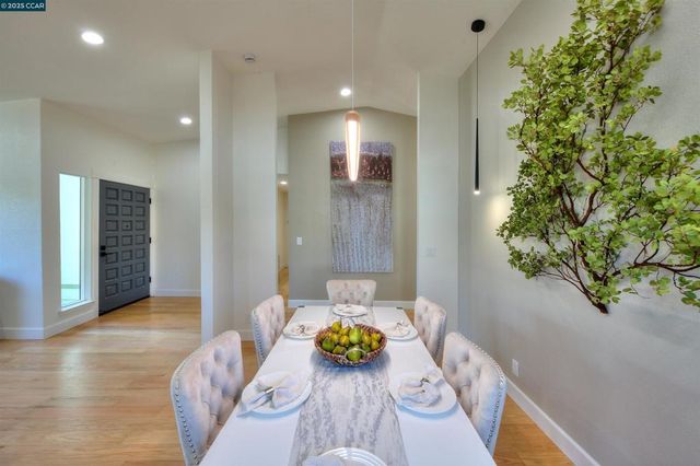 118 Sparrow Dr, Hercules, CA 94547